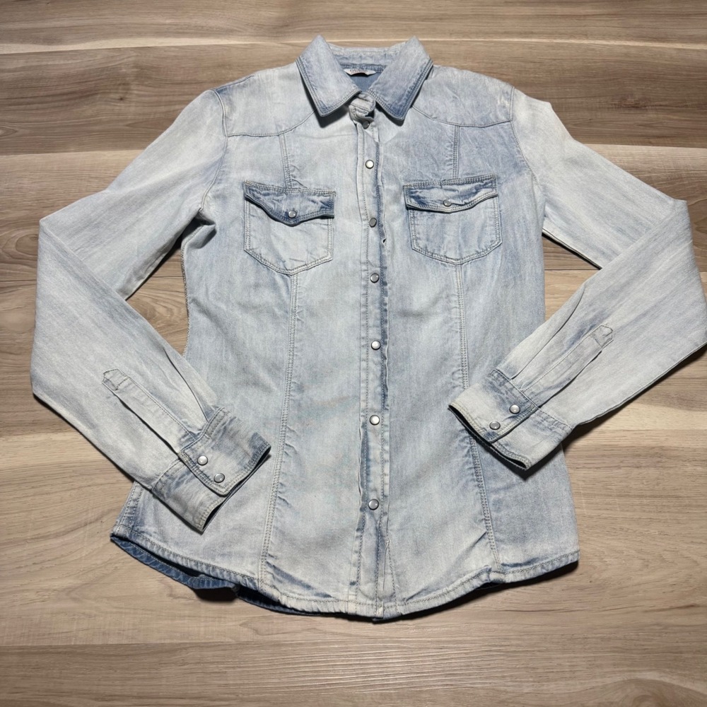 Guess Denim Western‎ Shirt Womens S Light Wash Pearl Snap Button Down Vintage